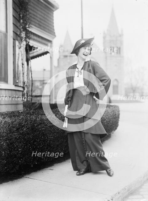 Mrs. Donald T. Hunter, 1914. Creator: Harris & Ewing.