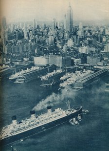 'Cunard White Star liner Berengaria, approaching  Cunard pier', 1936  Artist: Unknown.