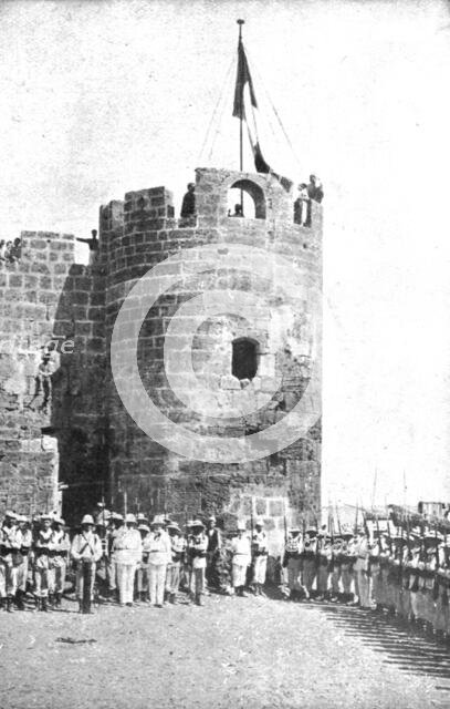 'Le drapeau Francais sur la cote Syrienne; Les couleurs francaised sur le..., 1915 (1924). Creator: Unknown.