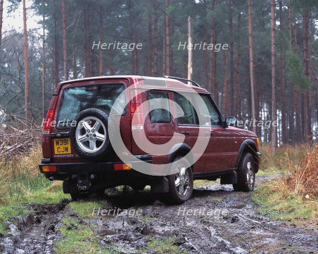 2000 Land Rover Discovery TD5. Artist: Unknown.
