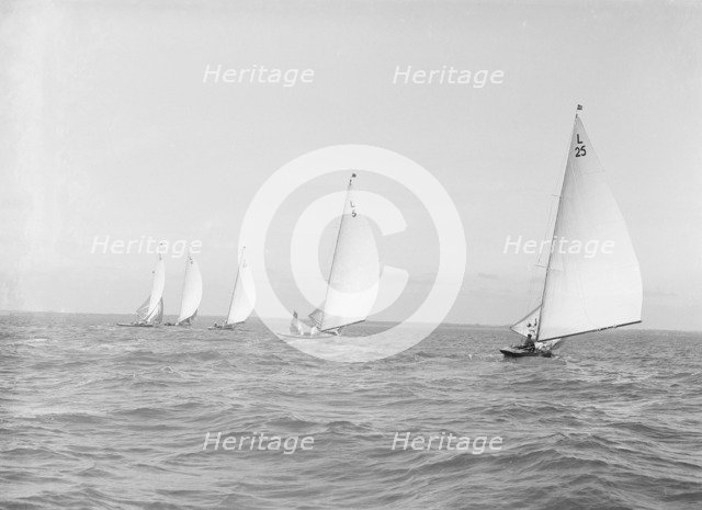 The 6 Metre 'Stella', ' Vanda ', 'Bubble', 'Wamba' and 'Lanka' racing downwind, 1914. Creator: Kirk & Sons of Cowes.