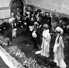 The opening of the New Manchester Royal Infirmary: the King and Queen on the platform..., 1909. Creator: Warwick Brookes.