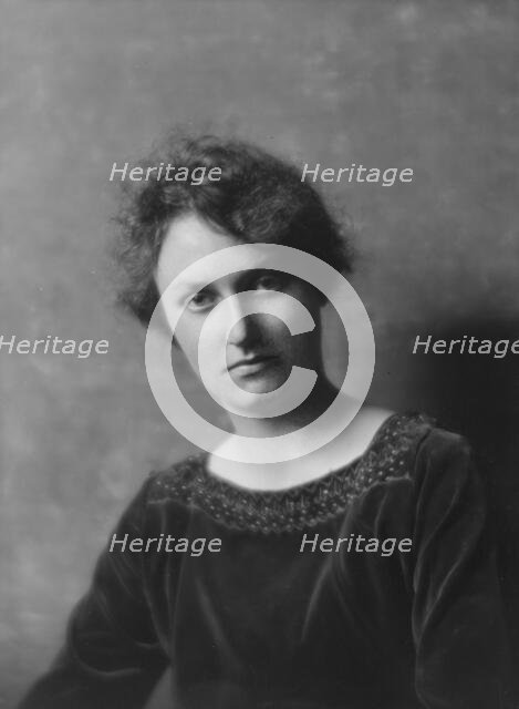 Preston, Evelyn, Miss, portrait photograph, 1916. Creator: Arnold Genthe.