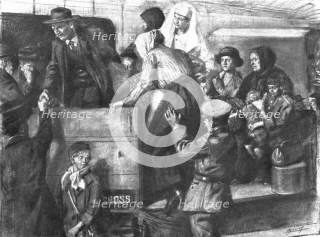 'L'exode devant l'ennemi; L'embarquement dans la zone de bataille pour les gares de depart', 1918. Creator: Unknown.