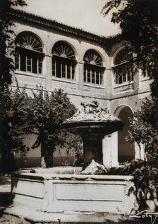 Hospital, Medina del Campo: the fountain in the courtyard, c1900. Creator: Unknown.