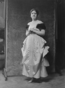Harriman, Miss, portrait photograph, 1916 Mar. 3. Creator: Arnold Genthe.