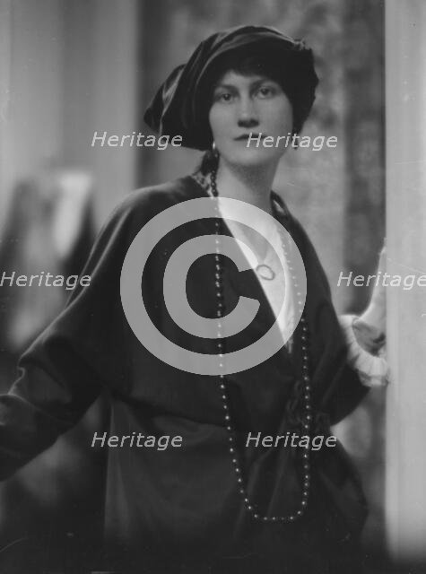 Breese, Frances, Miss, portrait photograph, 1914 Apr. 20. Creator: Arnold Genthe.