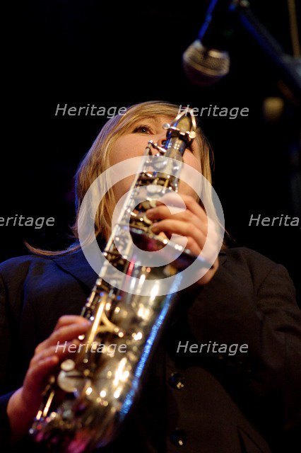 Amy Roberts, The Under Ground, Eastbourne, Dec 2015. Artist: Brian O'Connor.