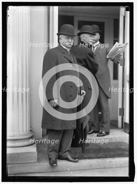 Men at White House, Washington, D.C., between 1913 and 1917. Creator: Harris & Ewing.