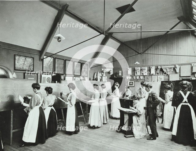 Art class for female students, Battersea Polytechnic, London, 1907. Artist: Unknown.