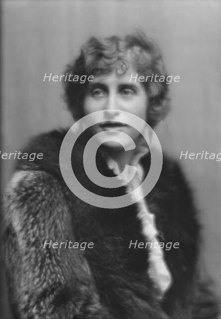 Plimpton, Albert, Mrs., portrait photograph, 1913 Dec. 18. Creator: Arnold Genthe.