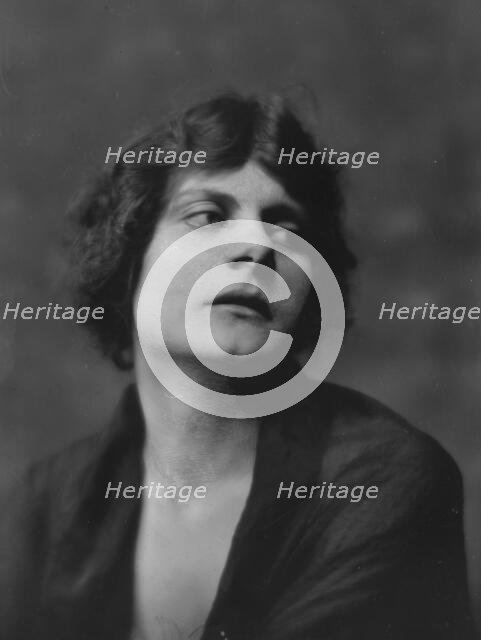 Isadora Duncan dancer, portrait photograph, between 1915 and 1923. Creator: Arnold Genthe.