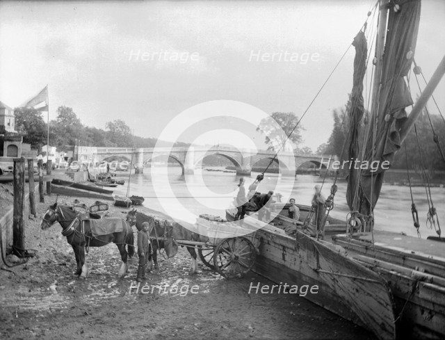 Richmond Bridge, Richmond Upon Thames, Greater London, c1860-c1922. Artist: Henry Taunt