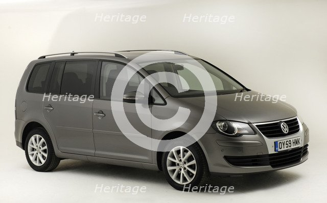 2009 Volkswagen Touran Tdi Artist: Unknown.