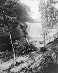 Minnehaha Falls, Minneapolis, Minn., between 1900 and 1910. Creator: Byron Company.