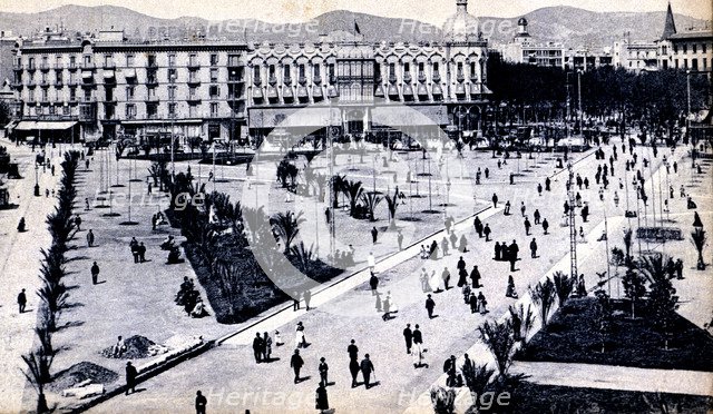 View of the Catalonia Square in Barcelona, ??at back the today disappeared hotel Colón, 1900.