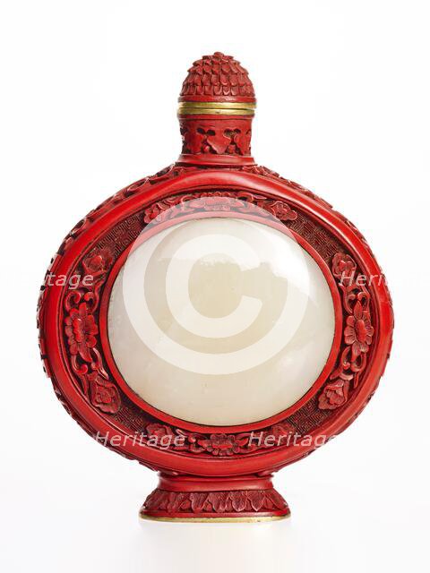 Snuff bottle with lid, 18th century. Creator: Unknown.