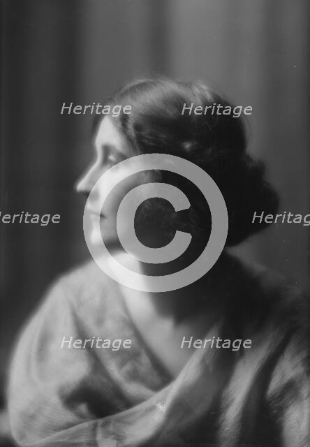 Meredith, Miss, portrait photograph, 1912 Nov. Creator: Arnold Genthe.