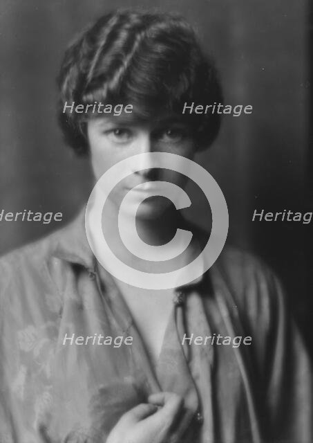Dickerson, Dorothy, Miss, portrait photograph, 1914 July 7. Creator: Arnold Genthe.