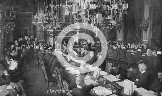 'La Conference de la paix; L'ouverture de la conference, le 18 janvier 1919, dans le salon..., 1919. Creator: Unknown.