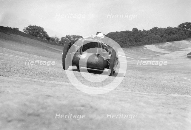 Leon Cushman's Austin 7 racer making a speed record attempt, Brooklands, 8 August 1931. Artist: Bill Brunell.