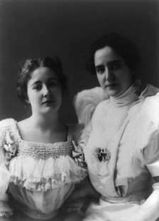Stevenson sisters - daughters of Adlai Ewing Stevenson, between c1890 and c1910. Creator: Frances Benjamin Johnston.