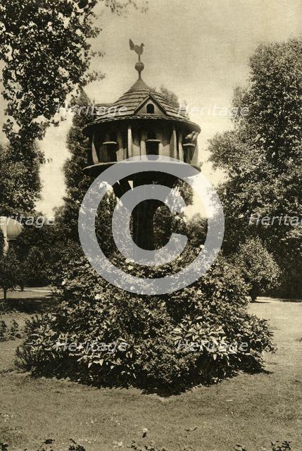 'A Dovecote - in the garden of Dowager Marchioness of Bute, St. John's Lodge, Regent's Park', 1920. Creator: Unknown.
