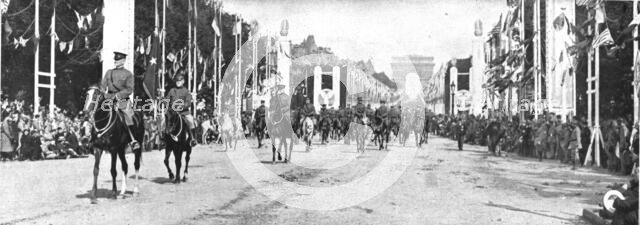 'Le jour de gloire; le general Pershing, commandant l'armee americaine, ouvre..., 1919. Creator: Unknown.
