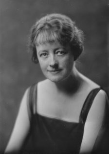 Mrs. McKinney, (Mrs. Hart O. Berg), portrait photograph, 1919 June 12. Creator: Arnold Genthe.