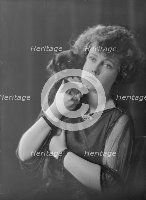 Mrs. W.H. Van Velck, portrait photograph, 1918 June 15. Creator: Arnold Genthe.