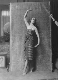 Cowan, Rosamonde, Miss (Rose Rolanda , Mrs. Miguel C.), 1915 July 7. Creator: Arnold Genthe.