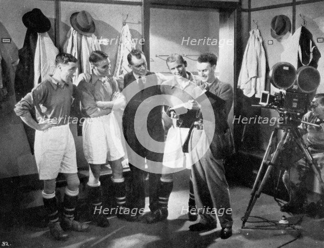 A pause for instruction from film producer Anthony Asquith, Twickenham, London, c1932. Artist: Unknown