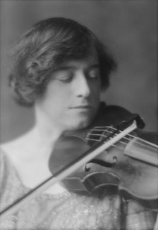 Rubel, Miss, portrait photograph, 1915 July 3. Creator: Arnold Genthe.