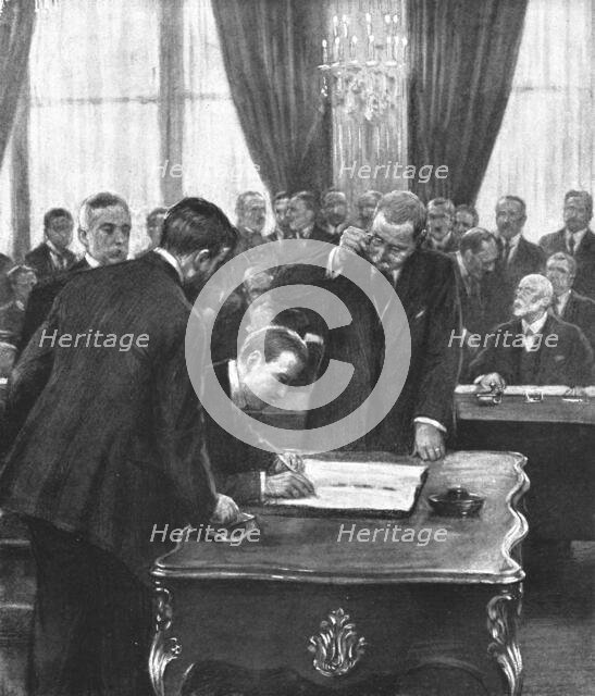 'La Derniere signature allemande; M von Lersner signant pour l'allemagne, apres..., 1920. Creator: Unknown.