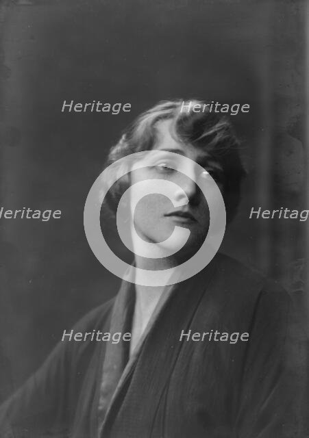 Beckwith, Geraldine, Miss, portrait photograph, 1917 July 9. Creator: Arnold Genthe.