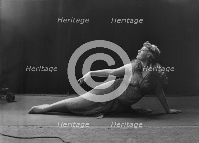 Miss Marion Davies, portrait photograph, 1919 June 14. Creator: Arnold Genthe.