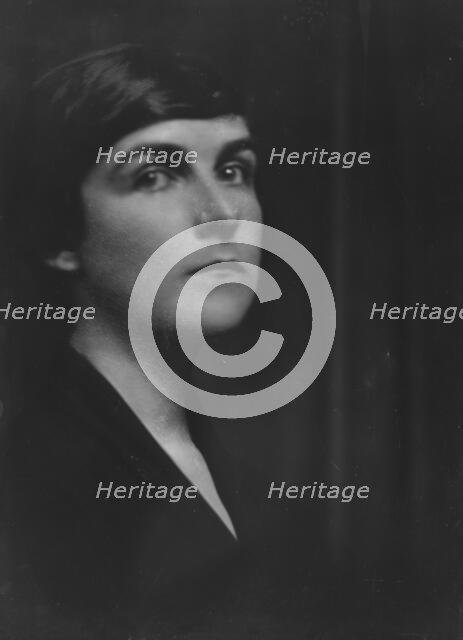 Flanagan, Gertrude, Miss, portrait photograph, 1915 May 10. Creator: Arnold Genthe.