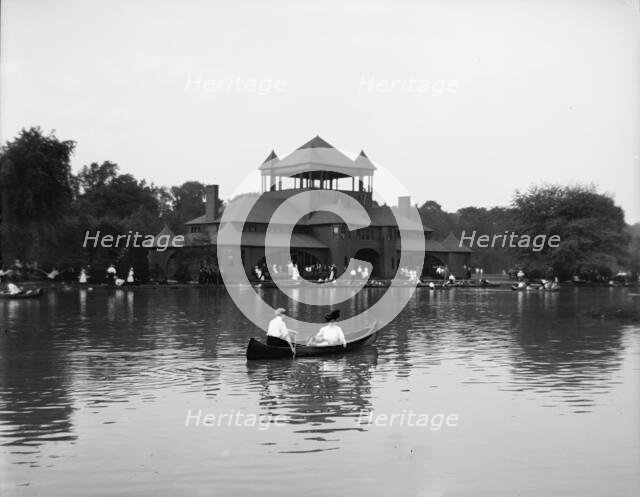Skating pavilion, Belle Isle Park, Detroit, Mich., between 1900 and 1910. Creator: Unknown.