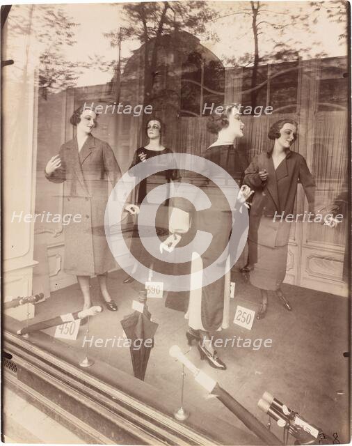 Magasin, Avenue des Gobelins, 1925. Creator: Eugene Atget.