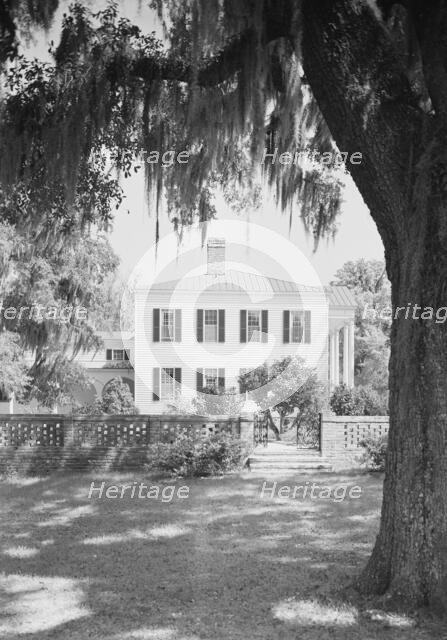 Radcliffe Cheston, Jr., Friendfield Plantation, residence in Georgetown, South Carolina, 1937. Creator: Gottscho-Schleisner, Inc.