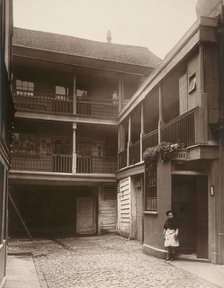 Old Bell Inn, Holborn, London, 1884. Artist: Henry Dixon