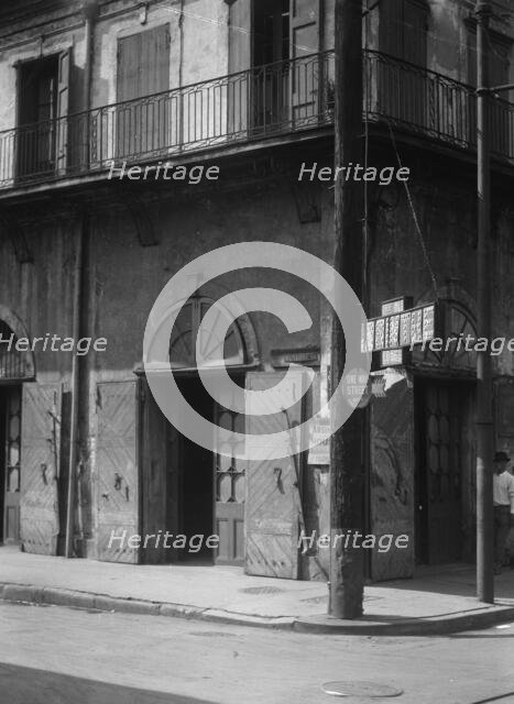 Absinthe House, New Orleans, between 1920 and 1926. Creator: Arnold Genthe.