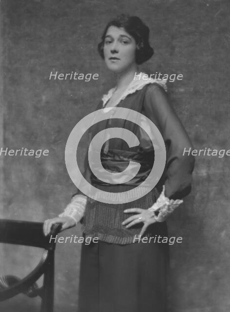 Nicholson, Martha, Miss, portrait photograph, 1916 Apr. 22. Creator: Arnold Genthe.