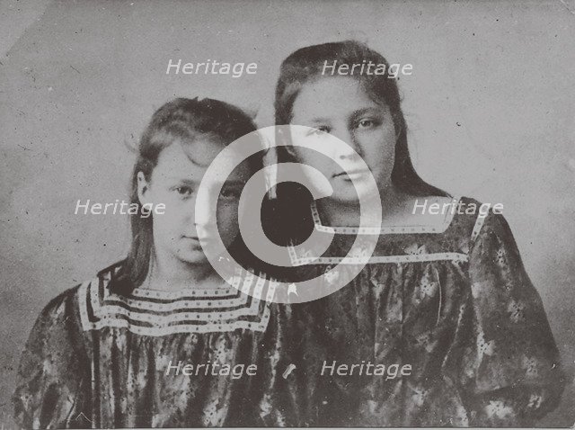 Marina Tsvetaeva with sister Anastasia, 1905.