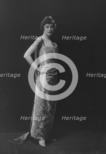 Mrs. Allan Lehman, portrait photograph, 1918 Dec. 31. Creator: Arnold Genthe.