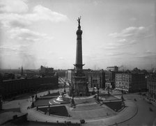 Soldiers and Sailors Monument, Indianapolis, Ind., between 1900 and 1920. Creator: Unknown.