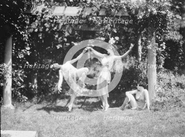 Helen Moeller and pupils, 1922 July 18. Creator: Arnold Genthe.