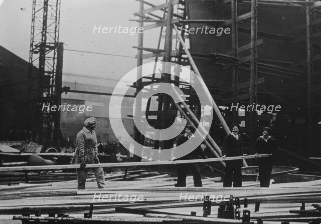 English women in ship yards, between c1915 and 1918. Creator: Bain News Service.