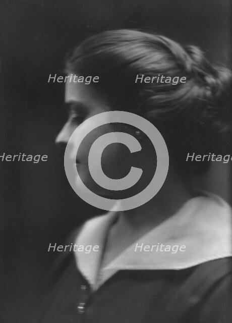 Unidentified woman, possibly Miss Viola Page, portrait photograph, (1916?). Creator: Arnold Genthe.
