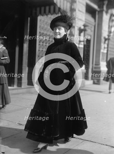 Mary Roberts Rinehart, Mrs. Stanley M. Rinehart-Fiction Writer. Snap, 1915. Creator: Harris & Ewing.